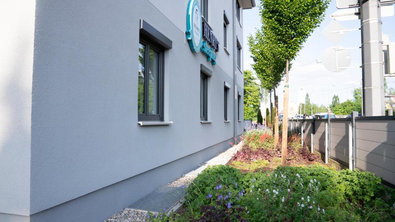 Henrys Sleeping Am Augsburger Eiskanal Экстерьер фото