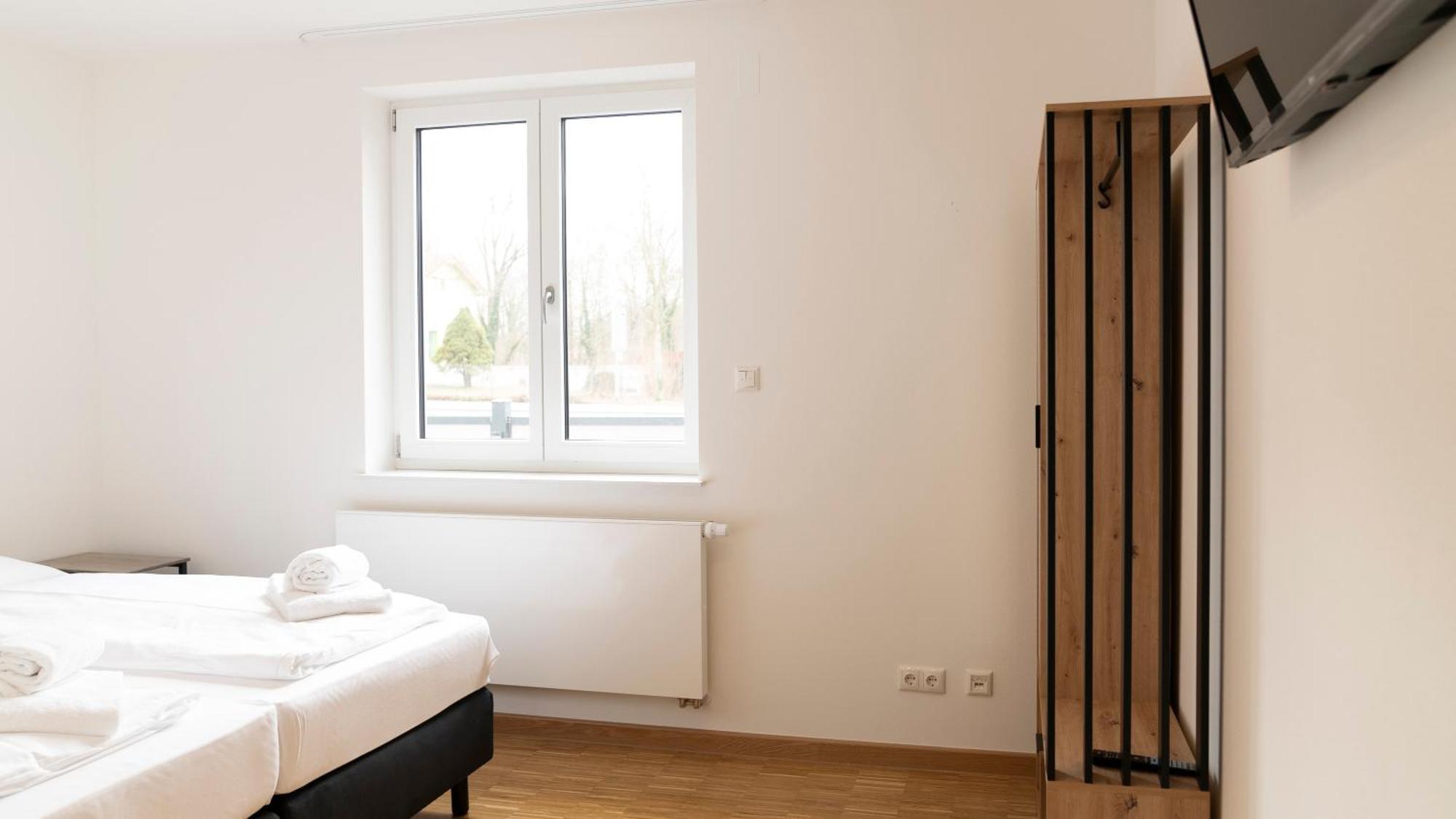 Henrys Sleeping Am Augsburger Eiskanal Экстерьер фото
