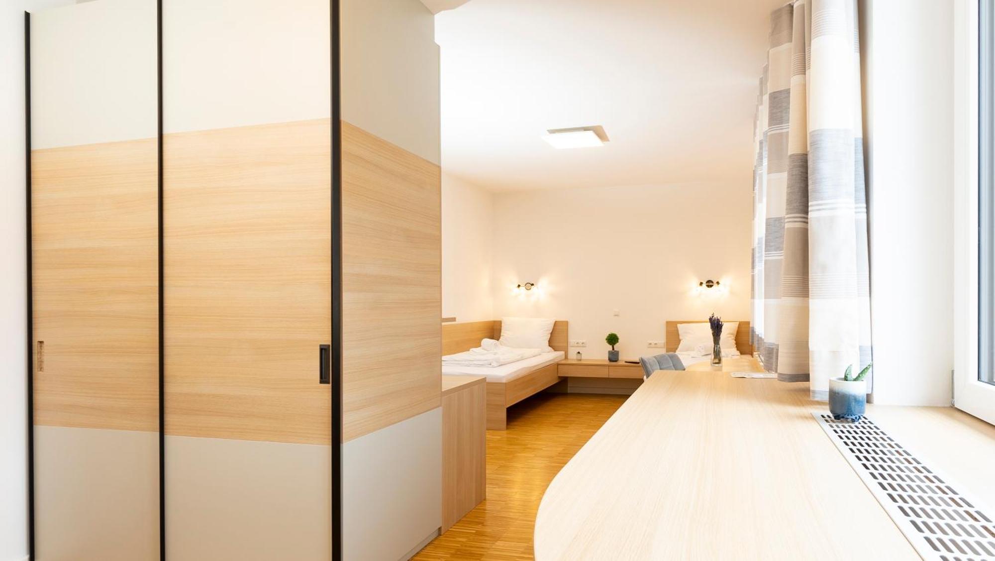 Henrys Sleeping Am Augsburger Eiskanal Экстерьер фото